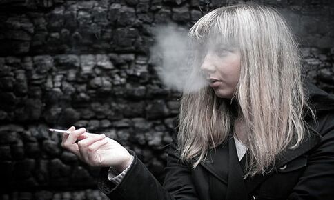 ¿Cuál es el sueño de una mujer fumadora 