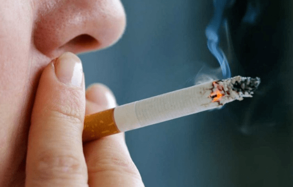 Necesitas poder sostener un cigarrillo correctamente